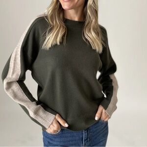 Six/Fifty (olive/latte] Sweater. L
